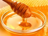 Včelí med jako sladidlo i účinný lék