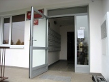 Celoprosklené kovové dveře, prosklené stěny a okna Jansen – rozšířená nabídka firmy MONTKOV